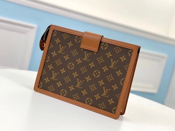 CHANELUTCH LOUIS VUITTON 0717
